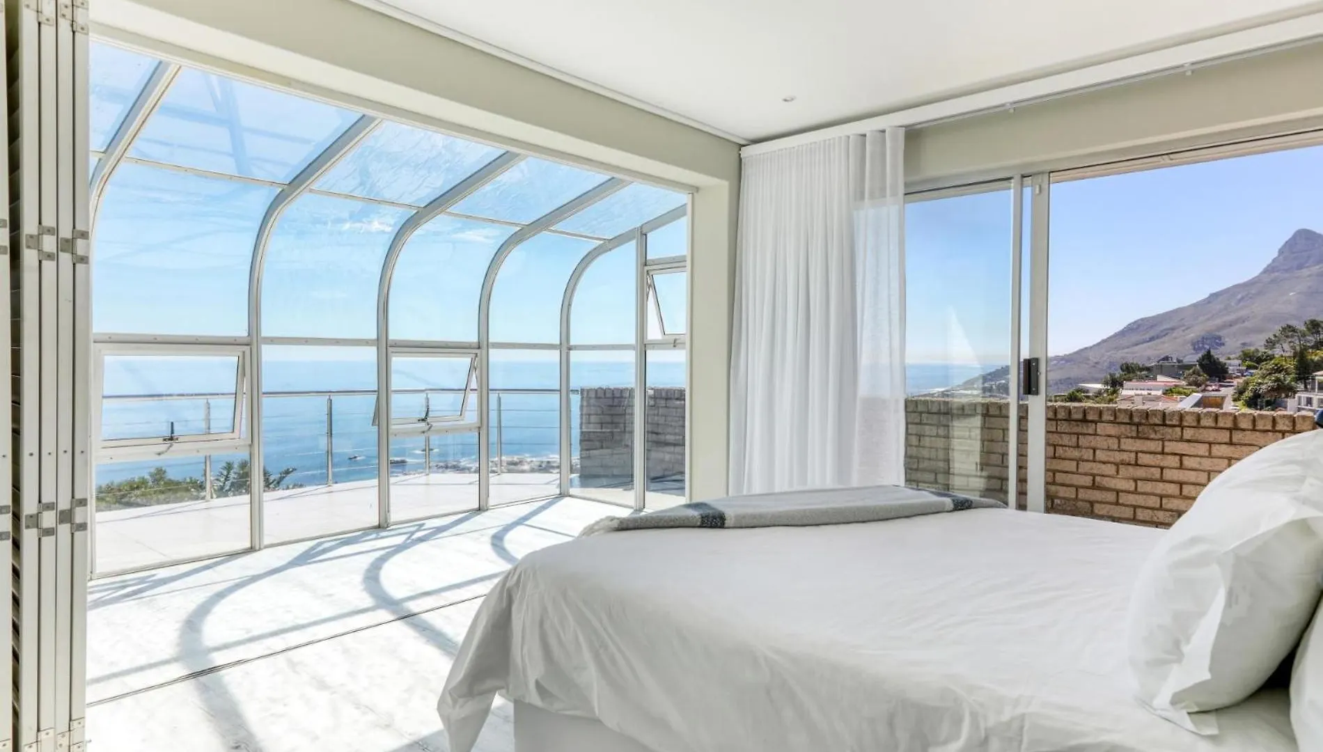 Callisto - Camps Bay Le Cap